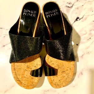 Donald Pliner cute black patent leather cork wedge sandals. size 8 1/2